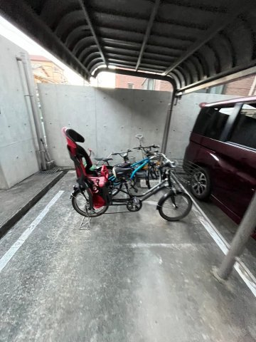 ユーコート武庫之荘 の駐車場
