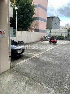 ラヴィーナ武庫之荘の駐車場