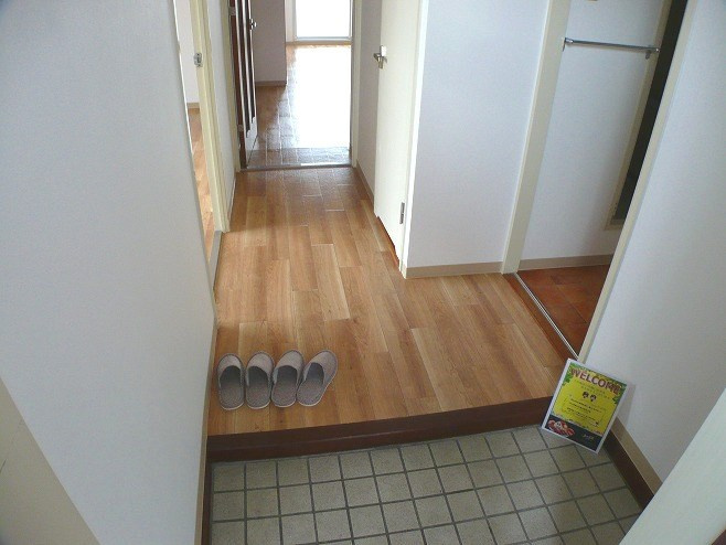 YKハイツ大久保の玄関
