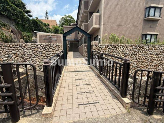 メルベーユ朝日ヶ丘のエントランス