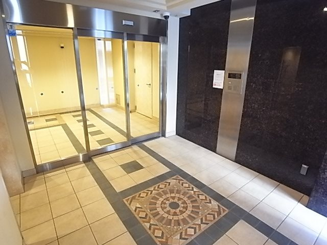 ウォームスヴィル神戸元町JPのエントランス