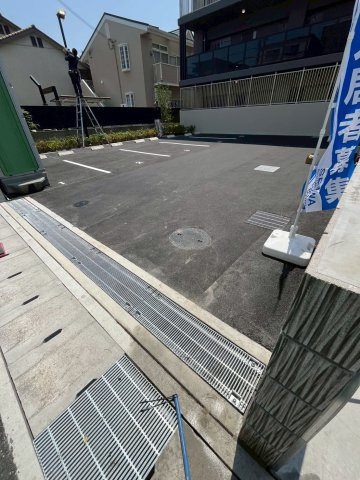 ラヴィベール西宮の駐車場