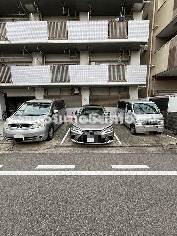 グランディアイーストコートの駐車場|カースペースがあります