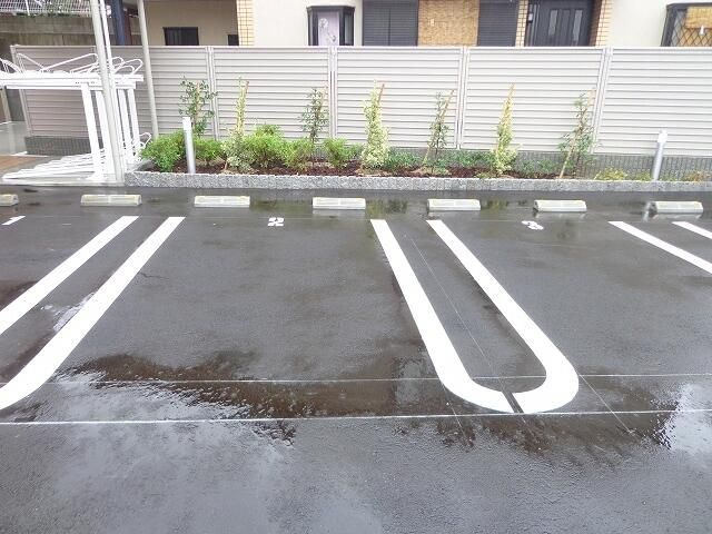ヴィラ　サン　Ⅲの駐車場