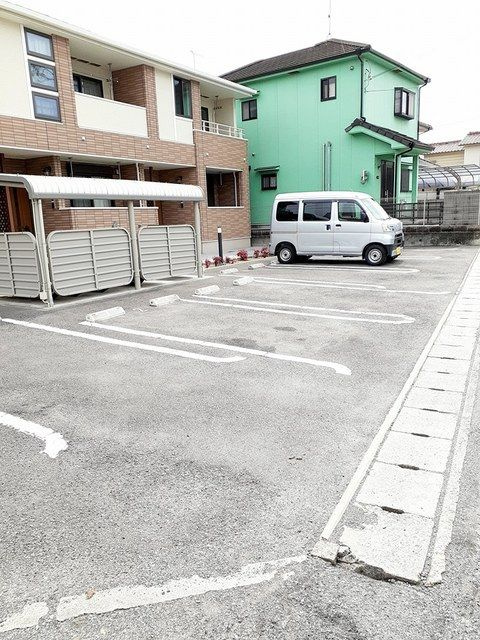 モンレーヴ　Ⅱの駐車場
