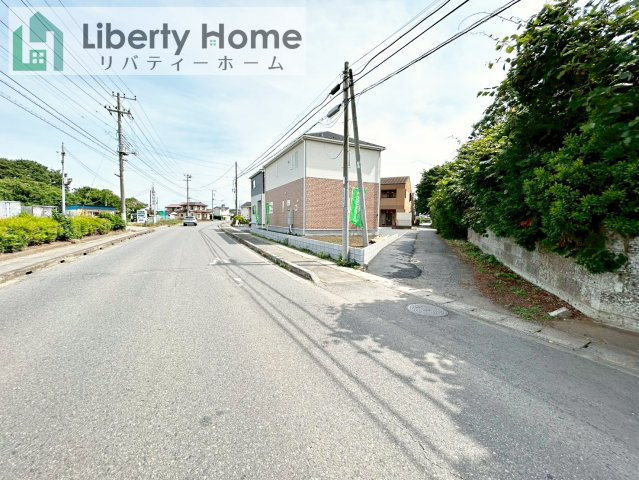 土浦市神立東第5　新築戸建　1号棟の前面道路含む現地写真