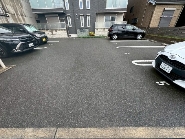 ラ コンフィアンス明石の駐車場