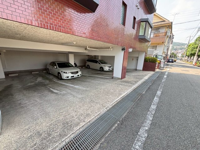 ライオンズマンション夙川の駐車場