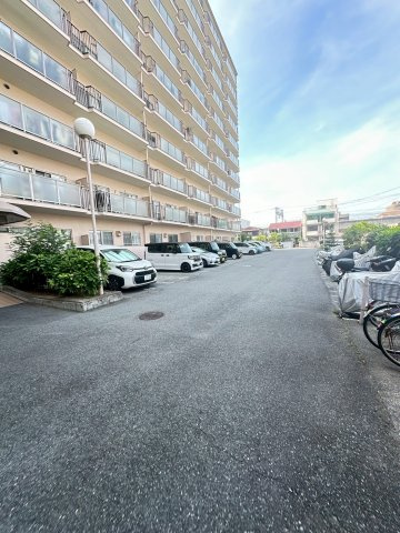 ユニハイム明石の駐車場