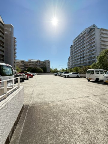 ラ・フォルテ西神中央　1 番館の駐車場