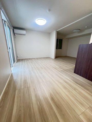 ラ・メゾン三保町の居間・リビング