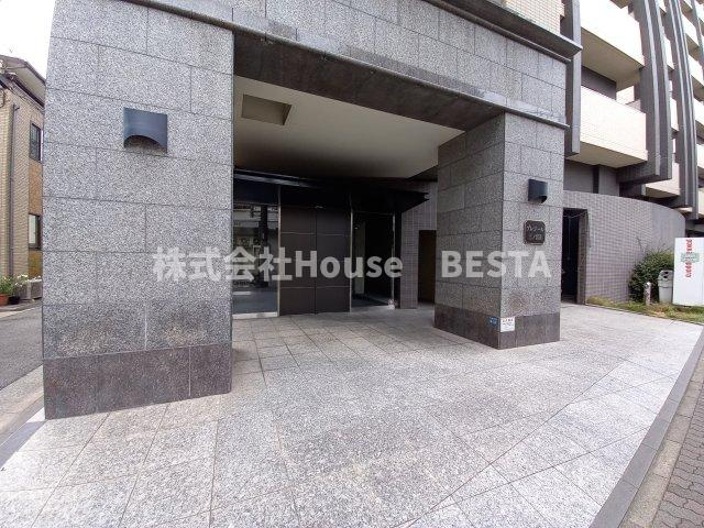 プレジール三ノ宮Ⅲのエントランス