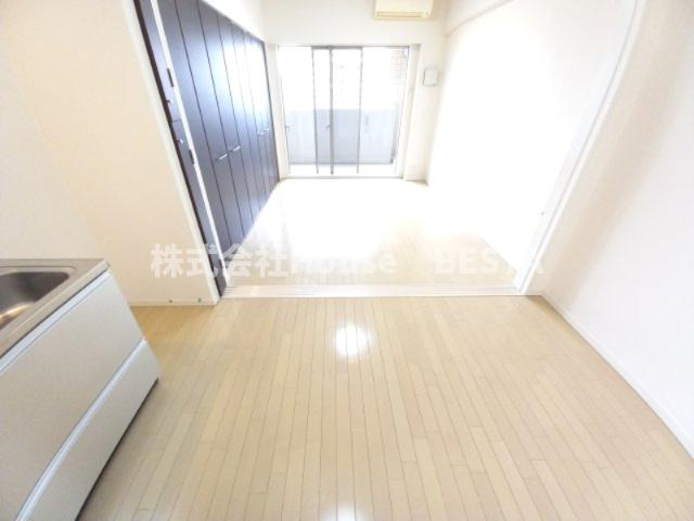 プレジール三ノ宮Ⅲの居間・リビング