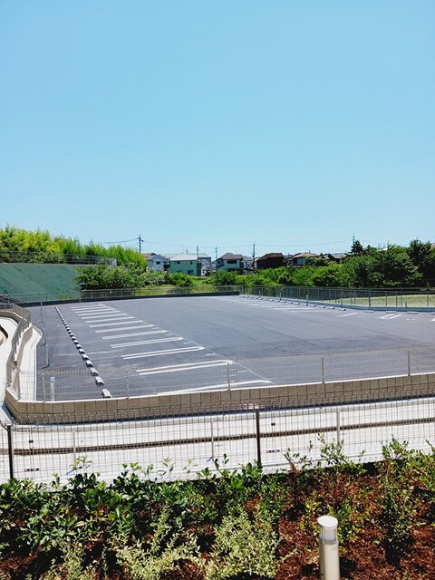 モン・トレゾア　Ⅱの駐車場