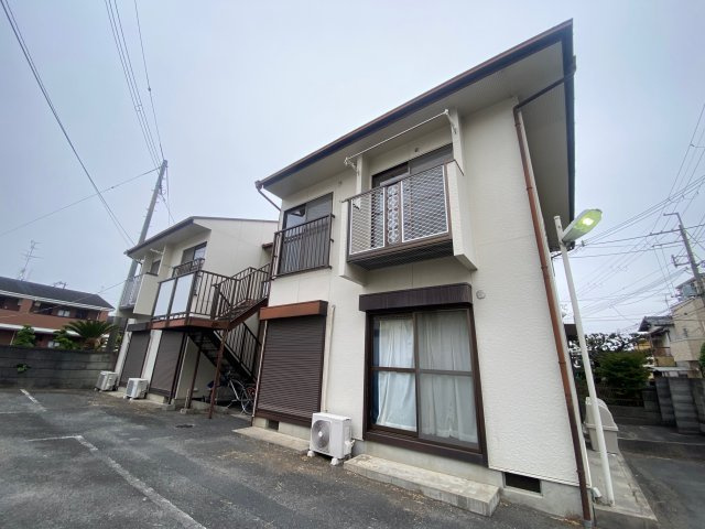 ハイツ林の外観
