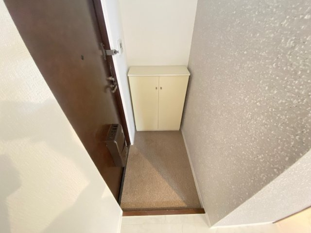 ハイツ林の玄関