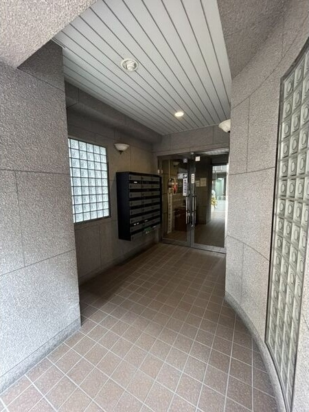ラーク浜田ビルのエントランス