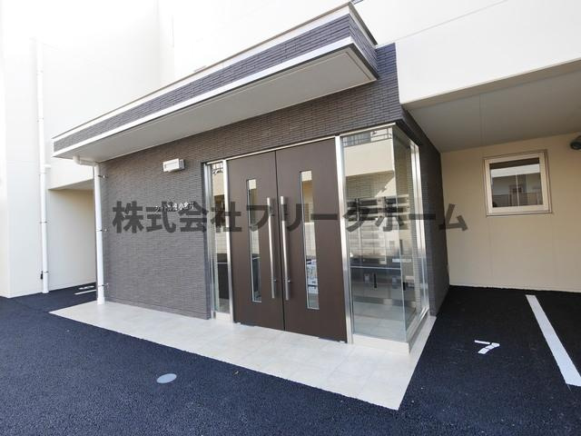 小金井市中町２丁目の賃貸マンションのエントランス
