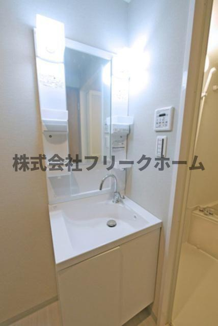 小金井市中町２丁目の賃貸マンションの洗面所