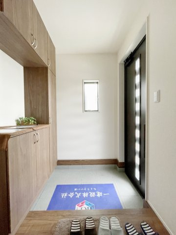 新築戸建・新築建売　大泉町第16寄木戸　西小学校・西中学校の玄関