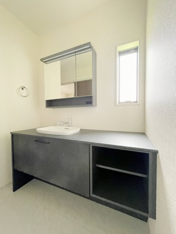 新築戸建・新築建売　大泉町第16寄木戸　西小学校・西中学校の独立洗面台