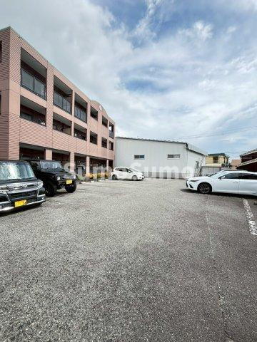 ラ・パルテール壱番館の駐車場|駐車場に車を止められます