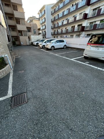 ライオンズマンション西明石北の駐車場|カースペースがあります