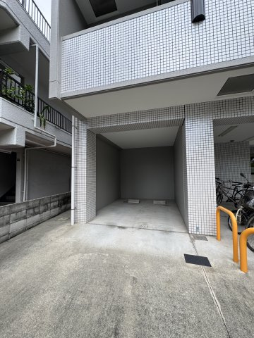 ラ・ヴィスタ板宿の駐車場