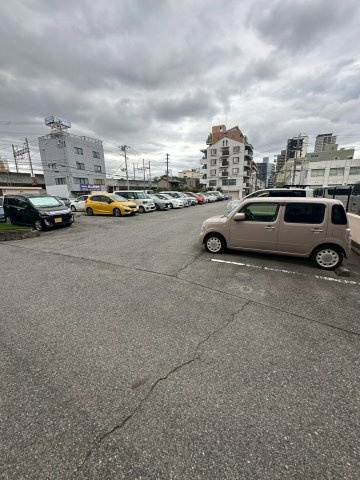 ユニハイム明石の駐車場