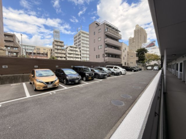 ラヴェール住吉の駐車場