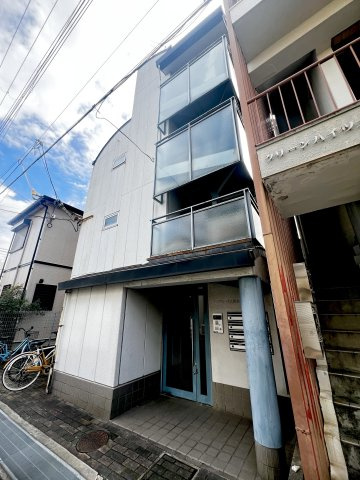 ヤングリーブス岡本