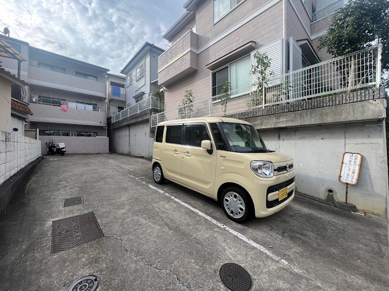 サンフローレ千代ヶ丘の駐車場