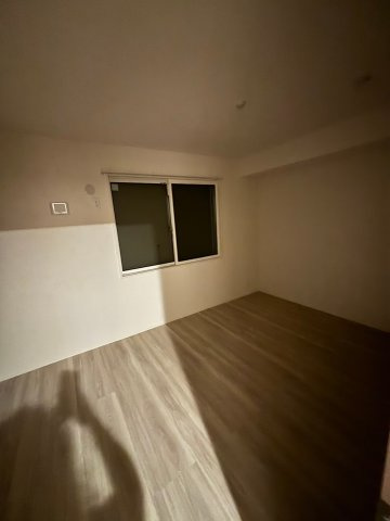 コンフォール赤坂の洋室