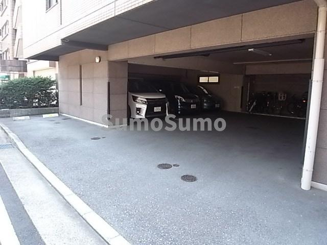 コルテリベロの駐車場|車をお持ちの方に嬉しい駐車場付きの物件です