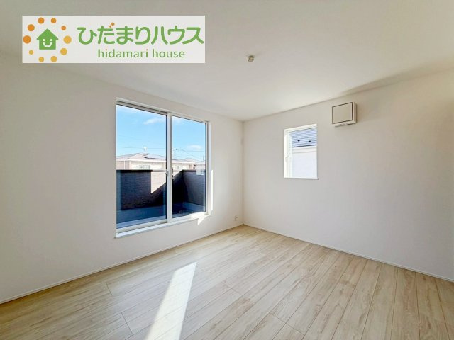 【寝室】 | 我孫子市東我孫子1丁目第1期　新築戸建　1号棟 | 広めの主寝室は、ベッドの他にもパソコンデスクやドレッサーなども置けちゃいます(*^-^*)