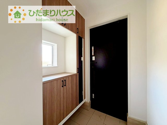 【玄関】 | 我孫子市東我孫子1丁目第1期　新築戸建　1号棟 | 丁度良い靴箱のサイズ♪これだけあれば家族全員の靴がしまえてスッキリ(^O^)