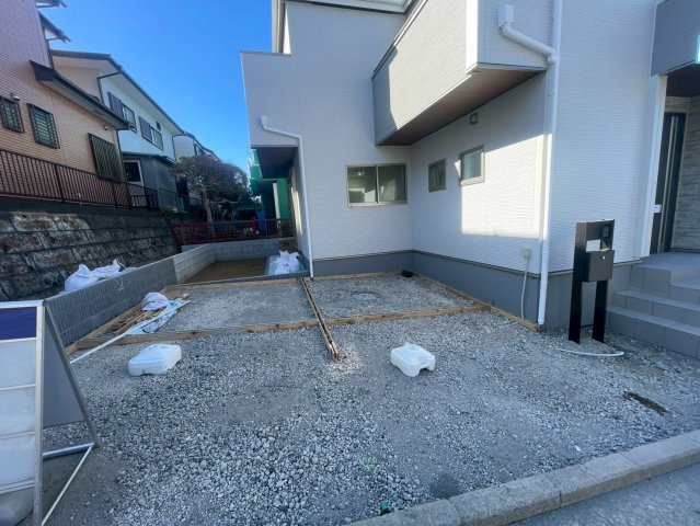 横浜市保土ヶ谷区権太坂1丁目 新築戸建て【仲介手数料無料】の駐車場