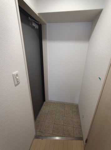 ダイドーメゾン神戸元町の玄関