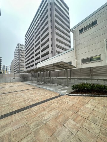 グレンパーク2000年通りの駐車場