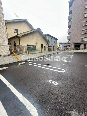 グレンパーク2000年通りの駐車場