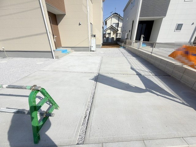 吉川市上内川　新築戸建　全2棟　1号棟の駐車場|カースペース並列2台駐車可能