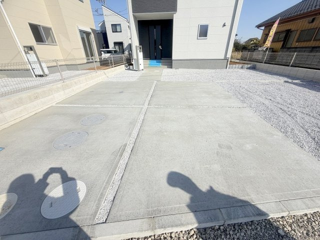 吉川市上内川　新築戸建　全2棟　2号棟の駐車場|カースペース並列2台可能