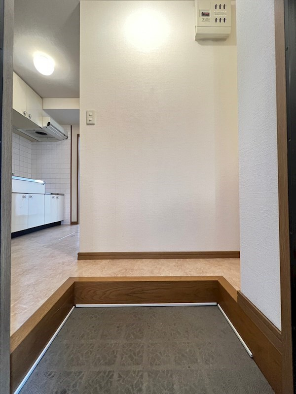 モナハイツ八雲の玄関