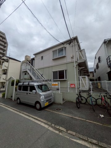 グリーンハイツ今川の駐車場