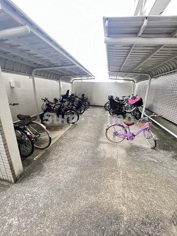 サンベリオの駐車場