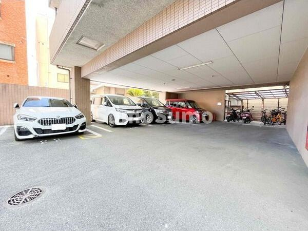 クリムゾン博多Ⅱの駐車場|駐車場があります