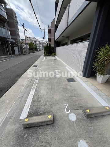 ソレイユ オクナガ 武庫之荘の駐車場