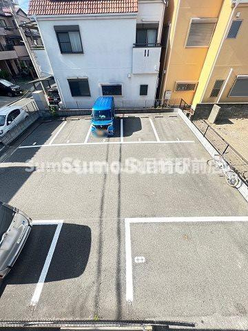 チ・グレイスの駐車場|車をお持ちの方に嬉しい駐車場付きの物件です