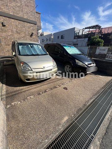 シャロームの駐車場