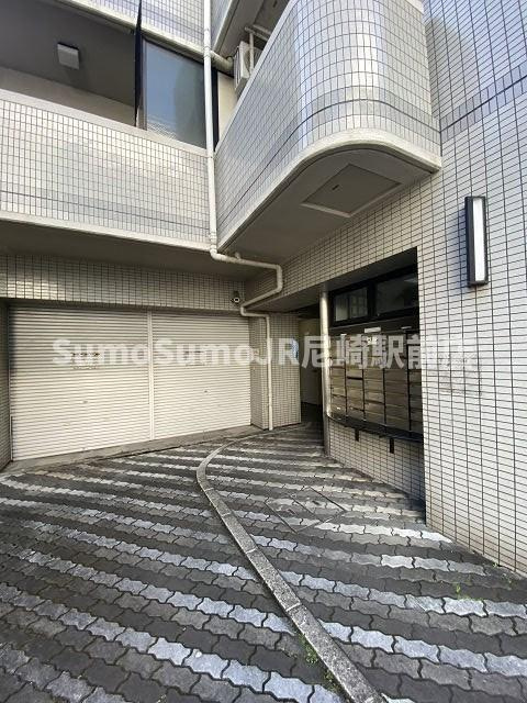 ジョイフル出屋敷のエントランス